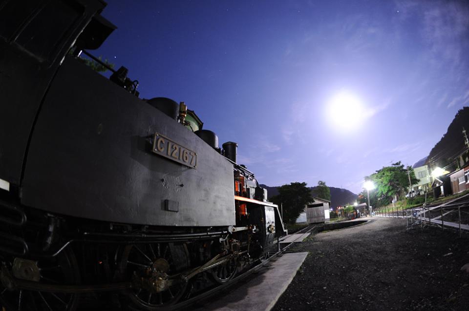 月と鉄道
